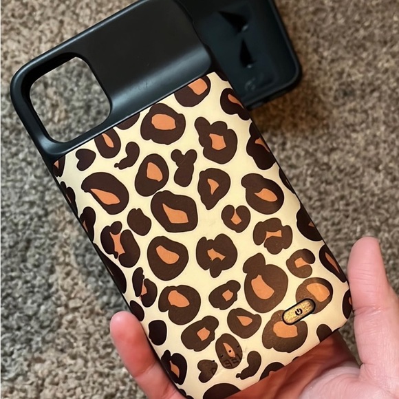 iPhone 11 cheetah print charging case and loopy case - Picture 1 of 3